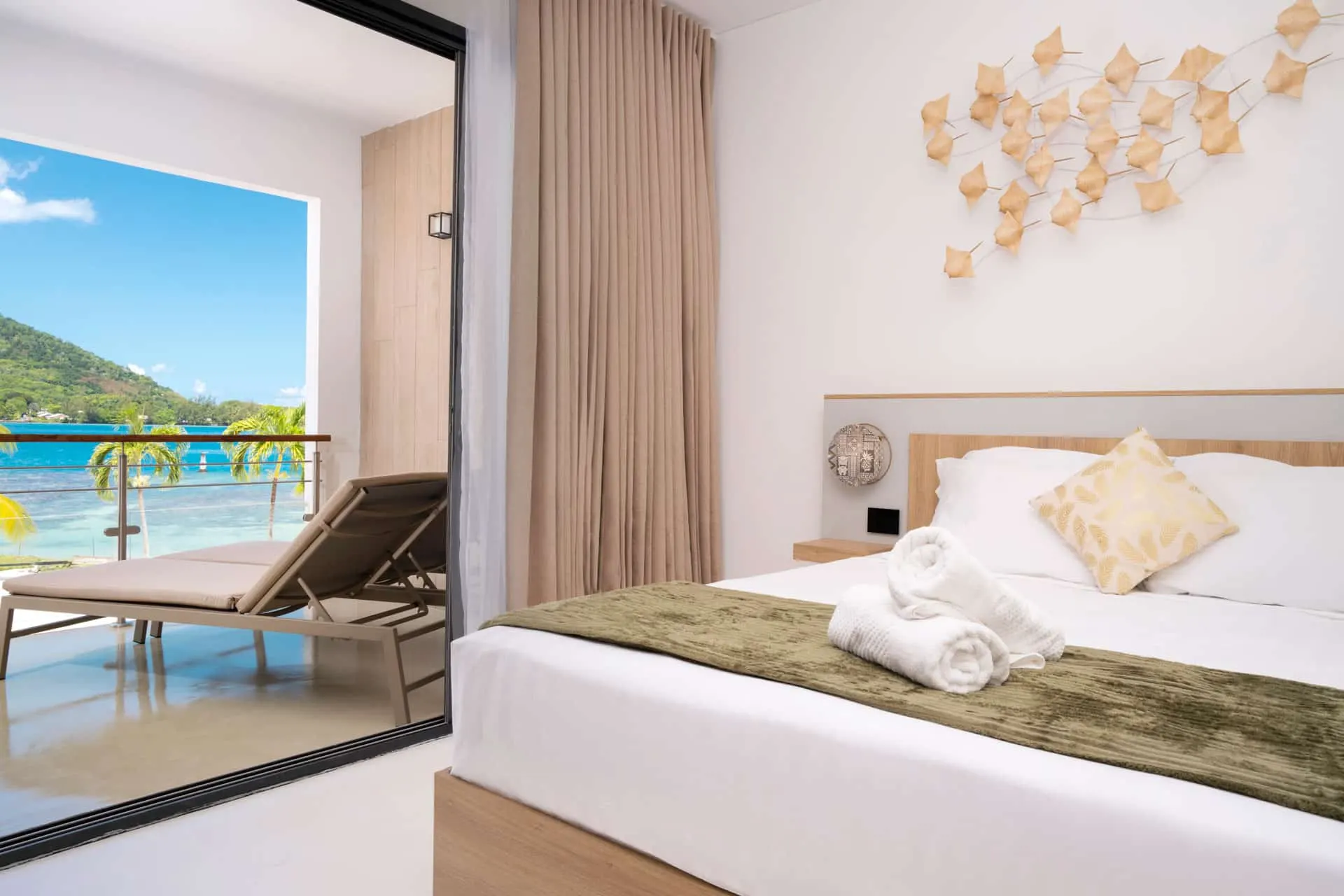 1-bedroom - Cook's Bay Hotel & Suites (2)-web