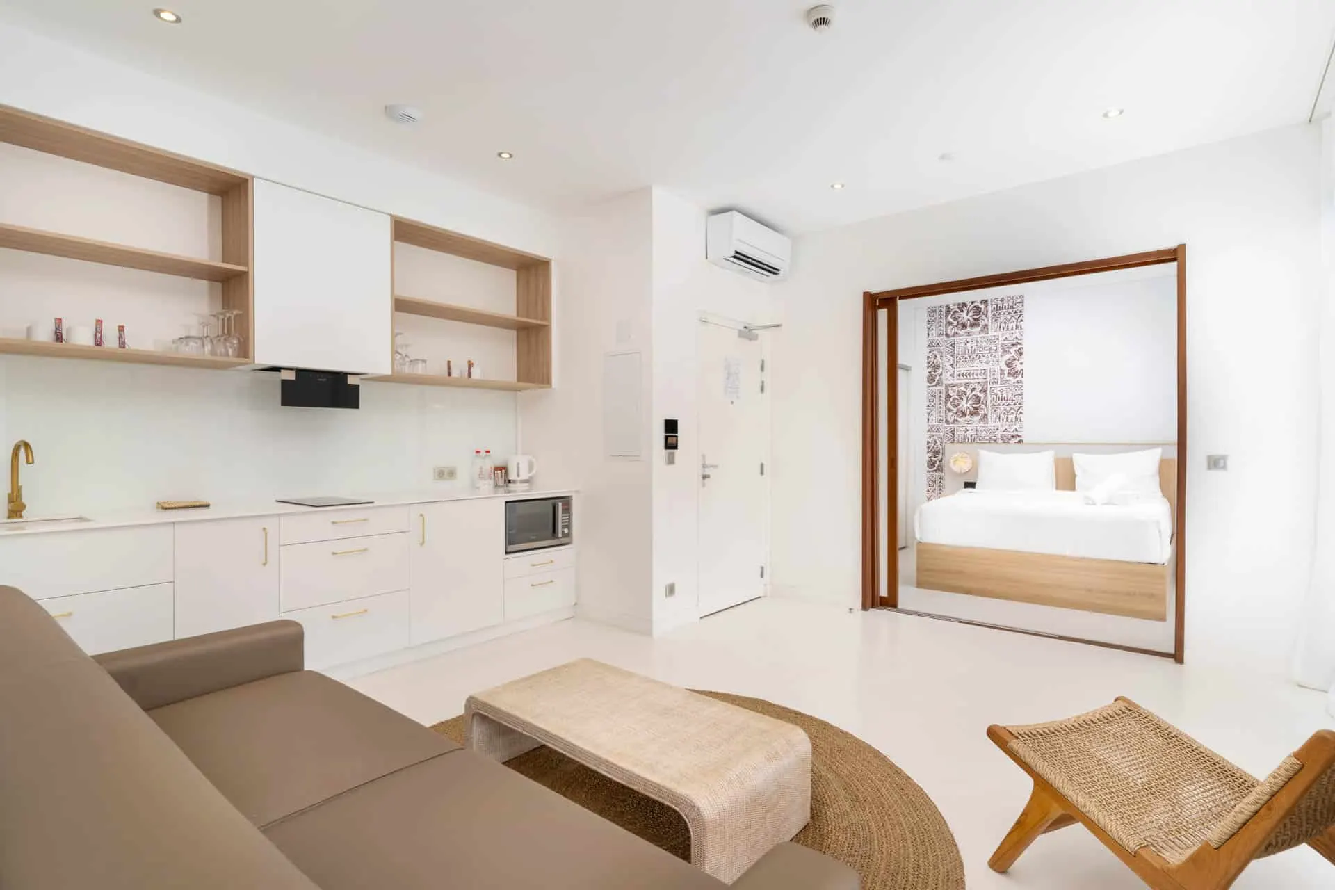 Salon et kitchenette d'une suite familiale